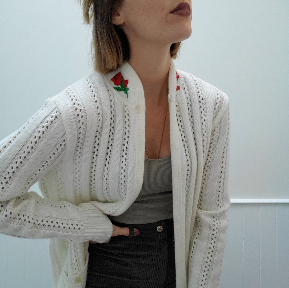 VINTAGE White Knit Cardigan with Roses